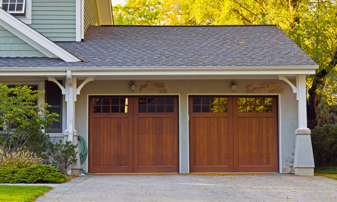 A Guide to Choosing Wooden Garage Doors