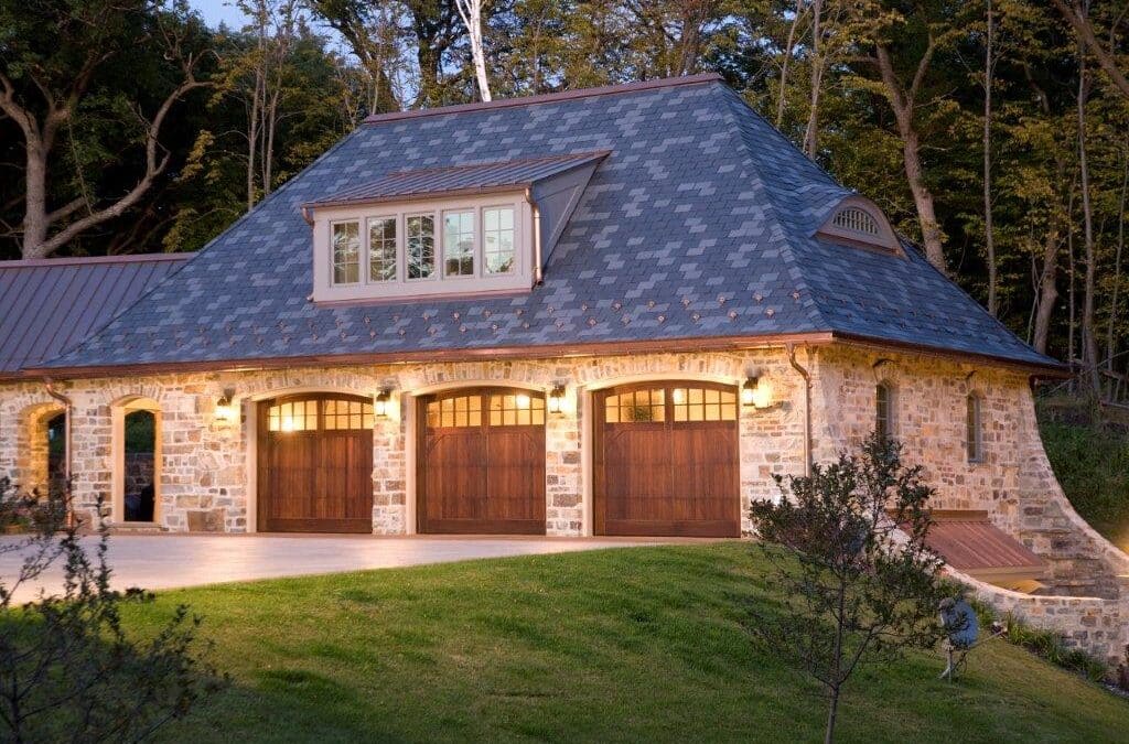 WHEN IS IT TIME FOR A GARAGE DOOR REPLACEMENT?