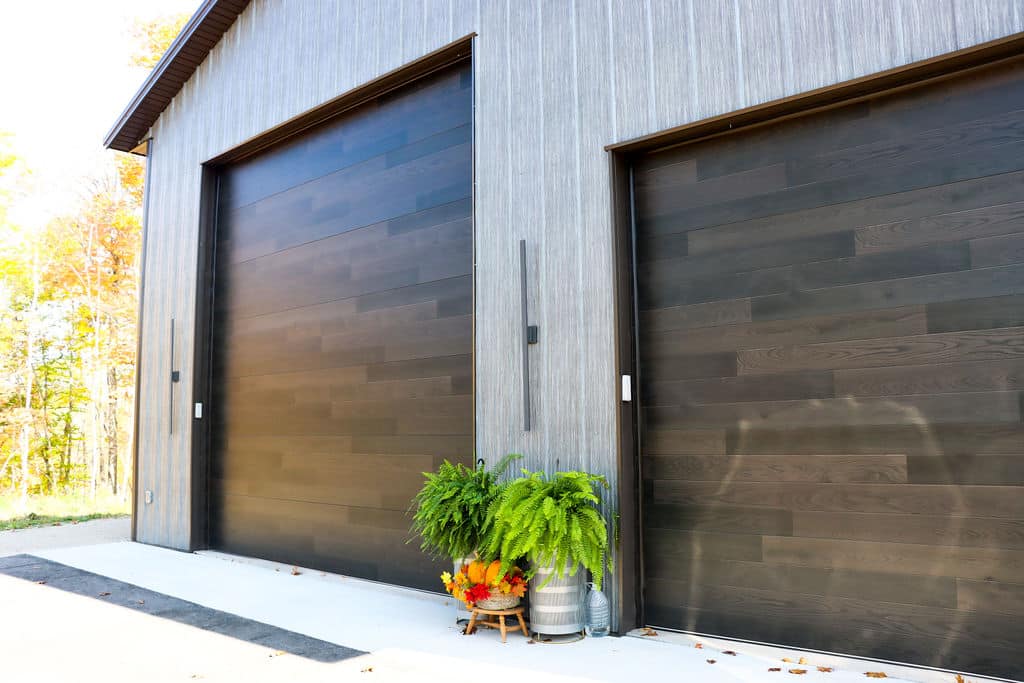 clopay modern steel 9208 espresso plank(4)